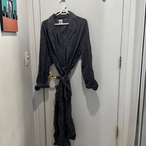 Merona long wrap robe for men, gray with white pinstripes. Size XX Large.